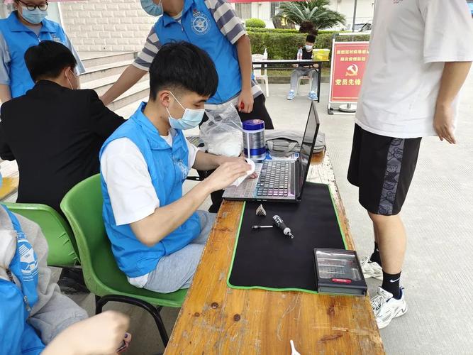 “e芯人”大学生志愿服务队 用技术传递温暖的电脑维修服务